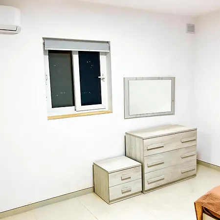 Modern Cozy With Terrace & Valley View In Msida شقة *